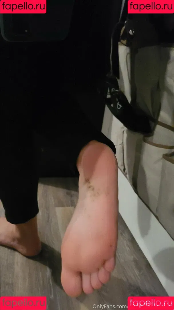 ieatmypancakeswithaspoon / smelliefeetsweetie Onlyfans Photo Gallery 