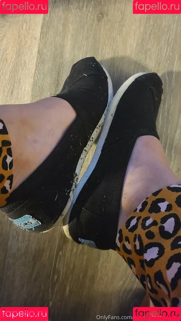 ieatmypancakeswithaspoon / smelliefeetsweetie Onlyfans Photo Gallery 