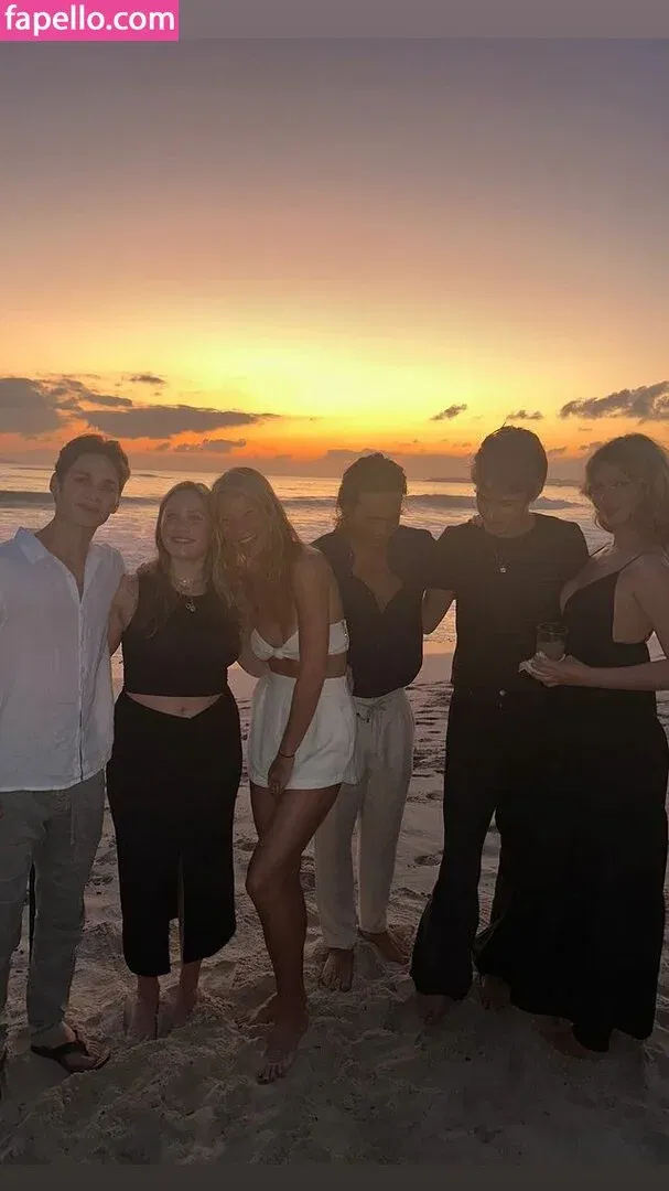 Gwyneth Paltrow / GwynethPaltrow Onlyfans Photo Gallery 