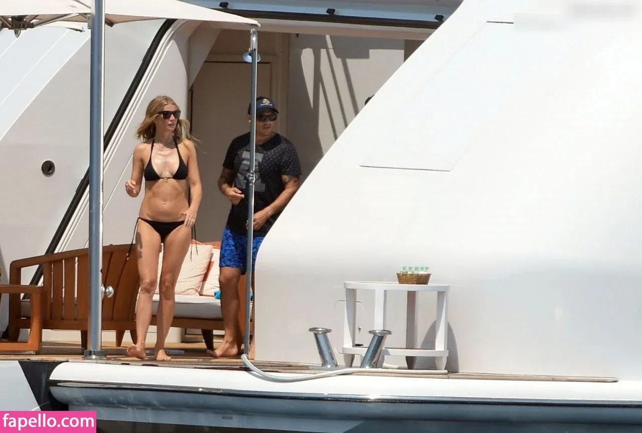 Gwyneth Paltrow / GwynethPaltrow Onlyfans Photo Gallery 