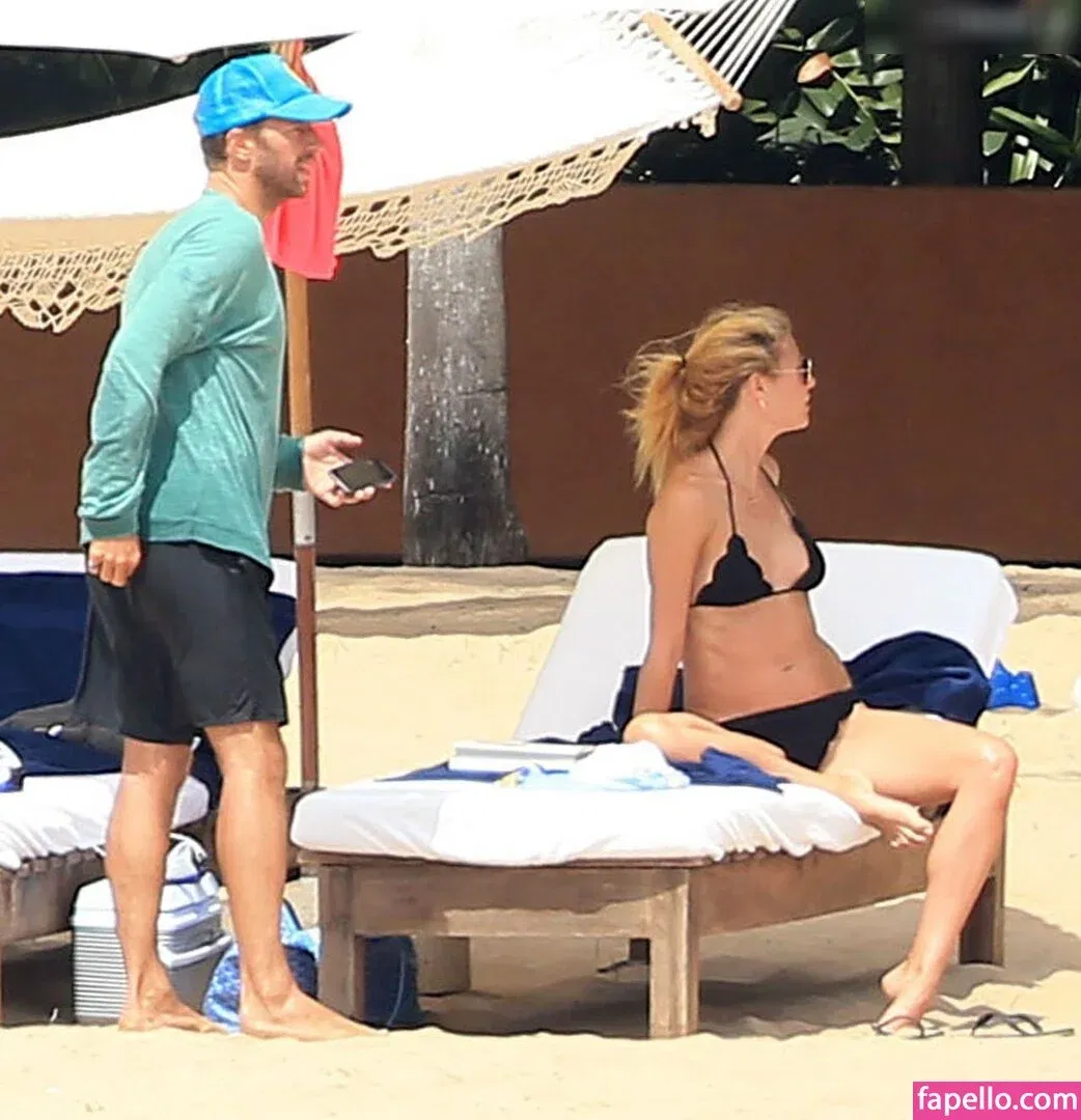 Gwyneth Paltrow / GwynethPaltrow Onlyfans Photo Gallery 