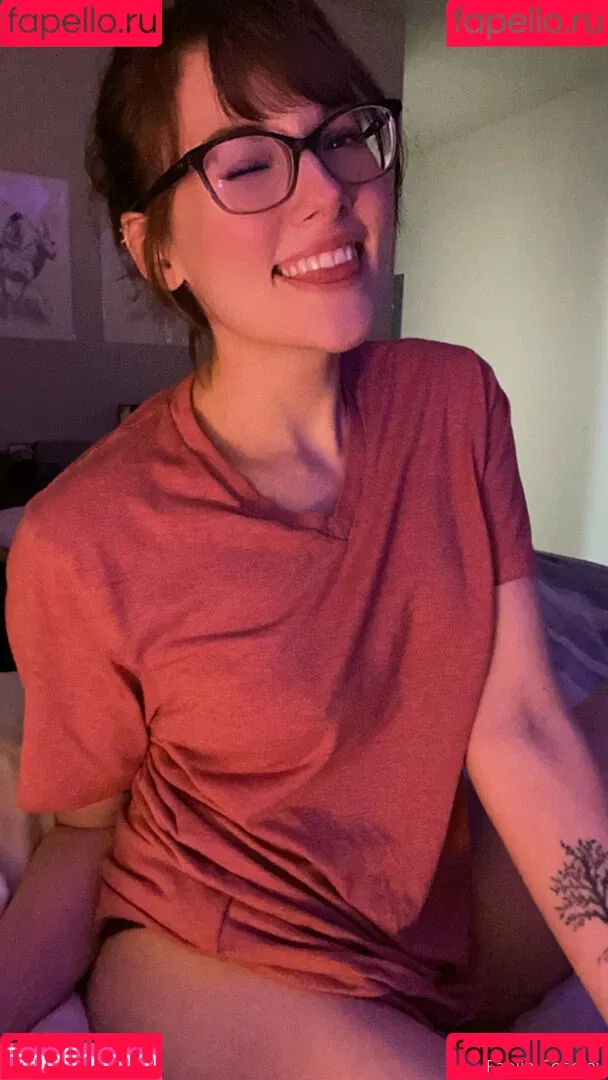 faeliafire / justfaelia Onlyfans Photo Gallery 