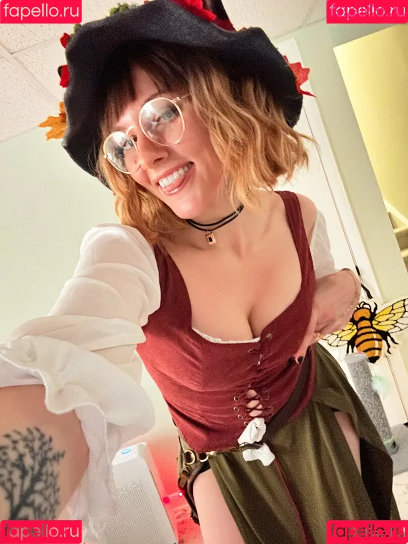 faeliafire / justfaelia Onlyfans Photo Gallery 