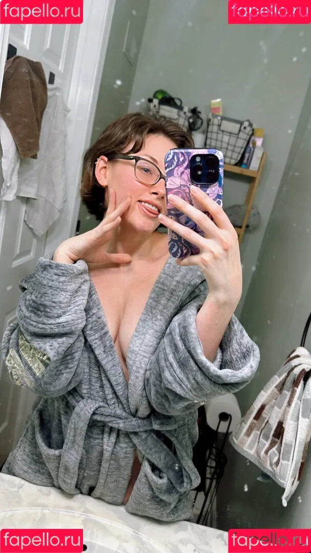 faeliafire / justfaelia Onlyfans Photo Gallery 