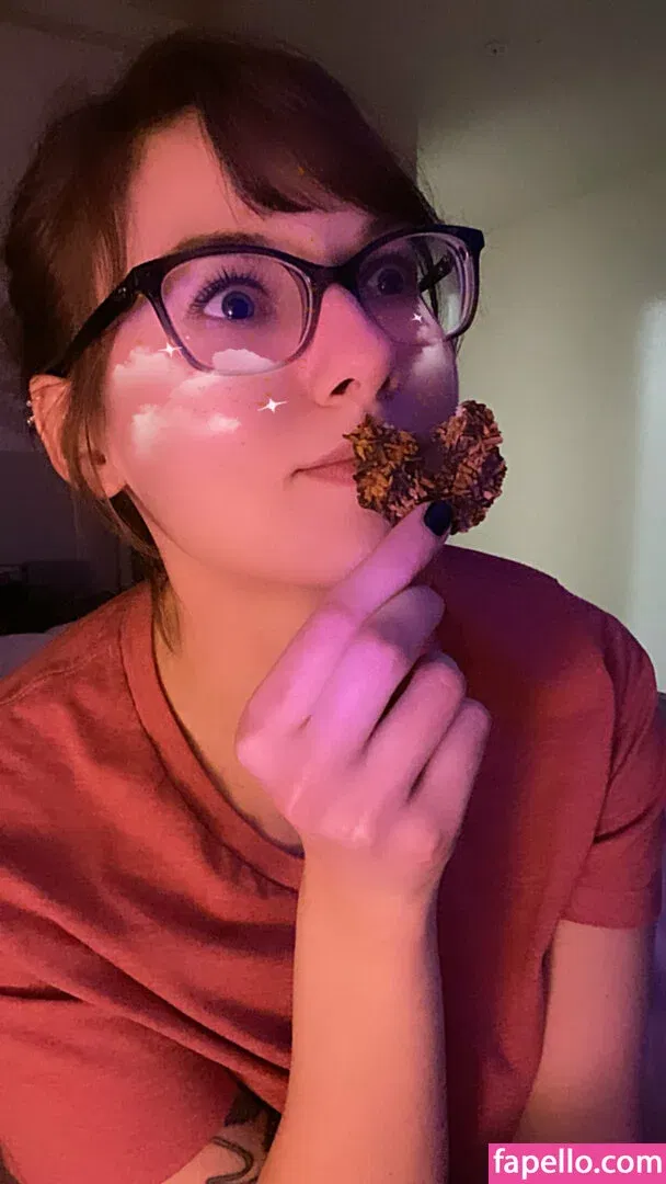 faeliafire / justfaelia Onlyfans Photo Gallery 