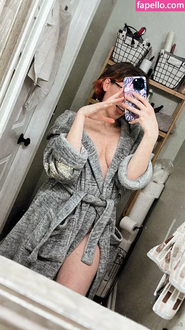 faeliafire / justfaelia Onlyfans Photo Gallery 