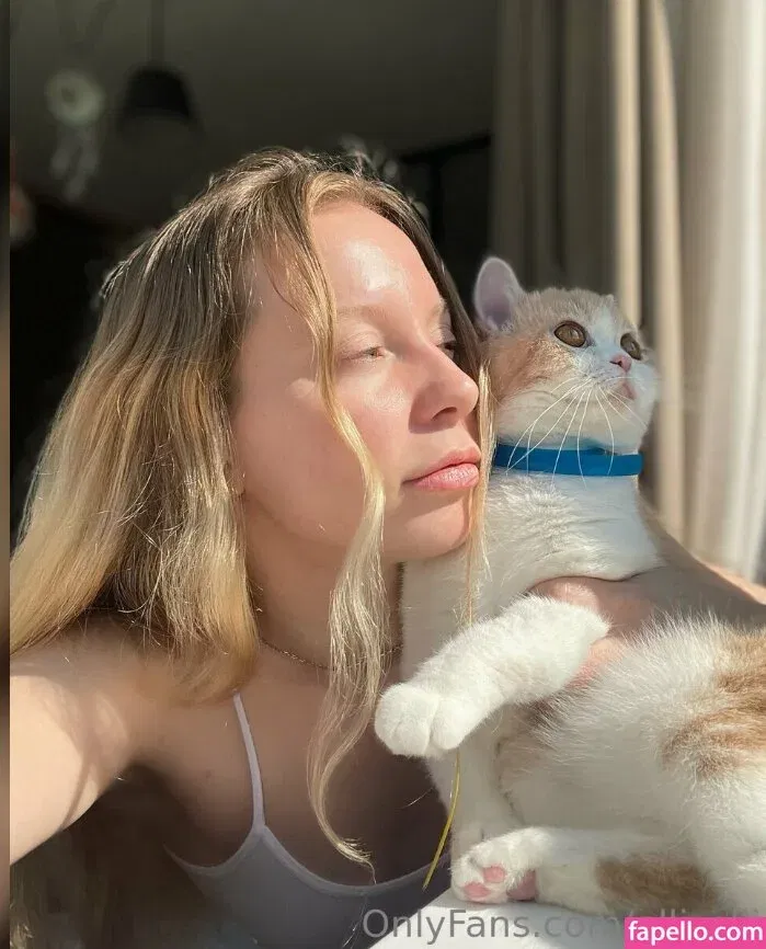 Intrepid-Sundae-8802 / eli_elli_ / elli_elli Onlyfans Photo Gallery 