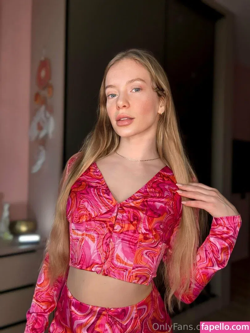 Intrepid-Sundae-8802 / eli_elli_ / elli_elli Onlyfans Photo Gallery 