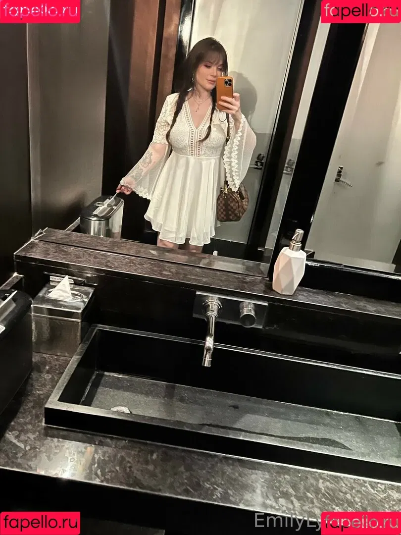 Emily Lynne / MyFreeCams / https: / theemilylynne / themilylynne Onlyfans Photo Gallery 