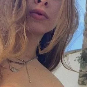 Venkillou / lariivvv Onlyfans Photo Gallery 