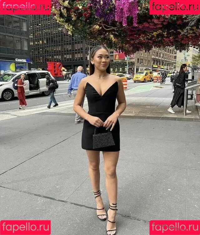 Suni Lee / sunisalee / u144353206 Onlyfans Photo Gallery 