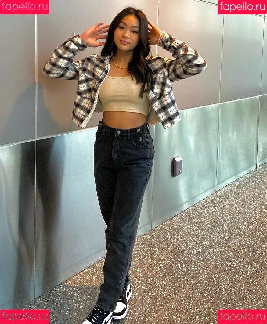 Suni Lee / sunisalee / u144353206 Onlyfans Photo Gallery 