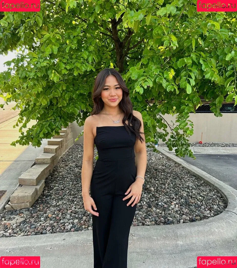 Suni Lee / sunisalee / u144353206 Onlyfans Photo Gallery 