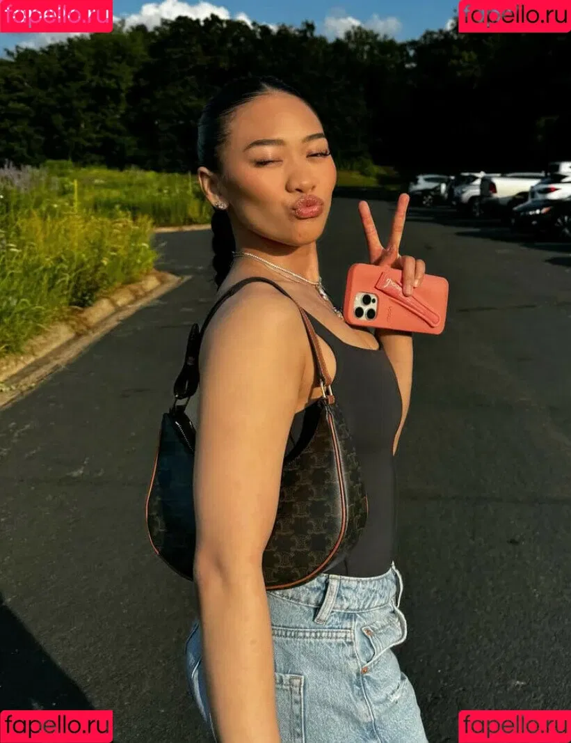 Suni Lee / sunisalee / u144353206 Onlyfans Photo Gallery 