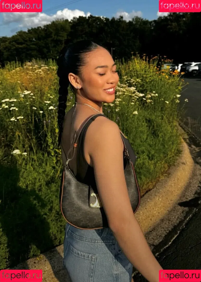 Suni Lee / sunisalee / u144353206 Onlyfans Photo Gallery 