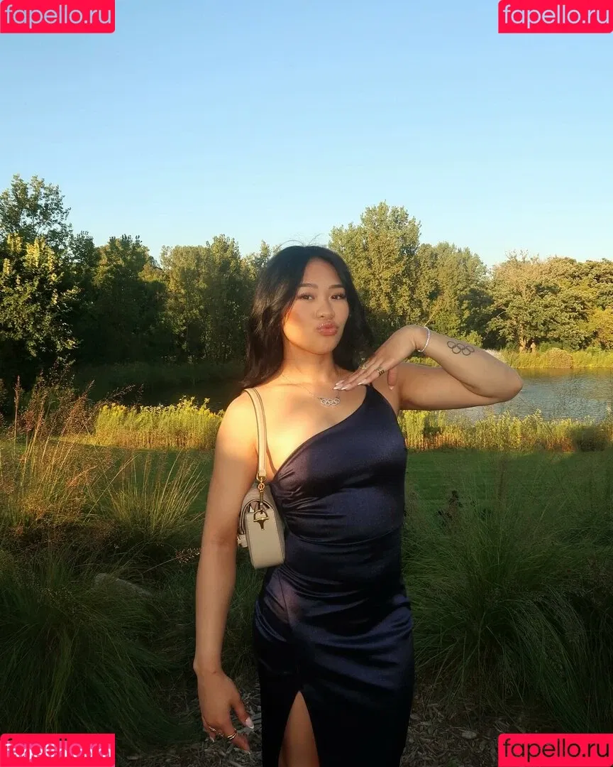 Suni Lee / sunisalee / u144353206 Onlyfans Photo Gallery 