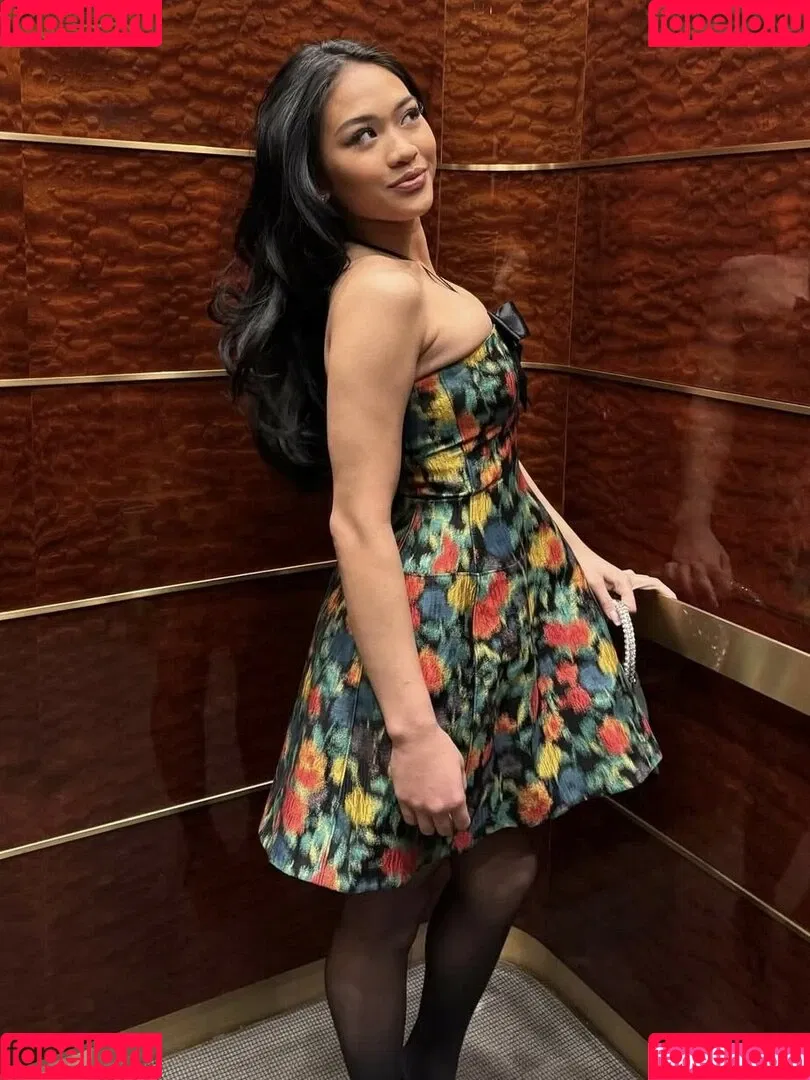Suni Lee / sunisalee / u144353206 Onlyfans Photo Gallery 