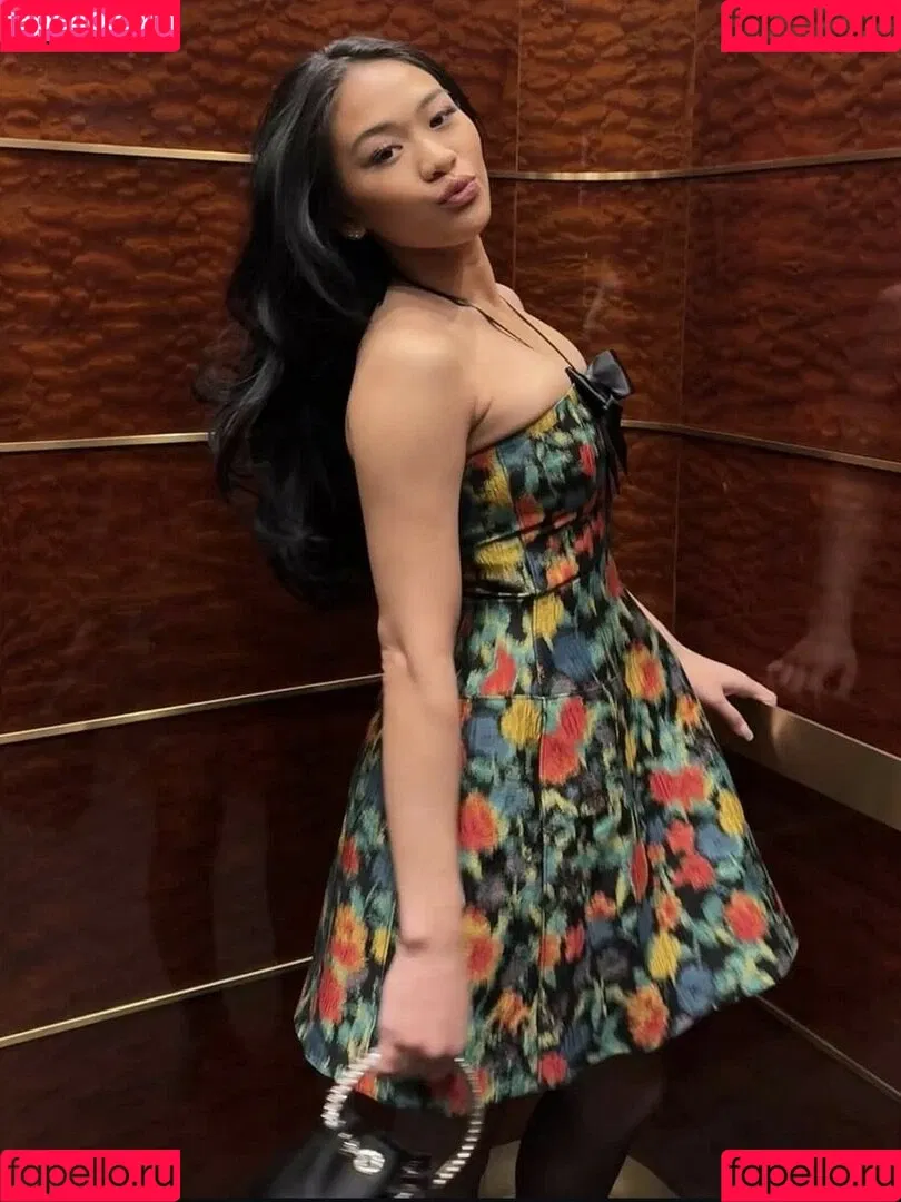 Suni Lee / sunisalee / u144353206 Onlyfans Photo Gallery 