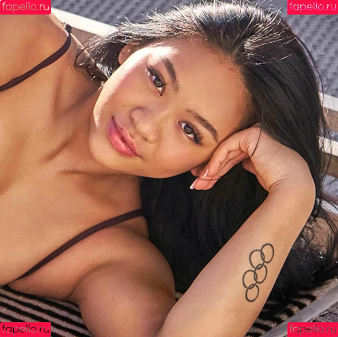 Suni Lee / sunisalee / u144353206 Onlyfans Photo Gallery 