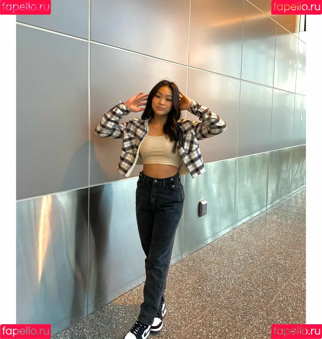 Suni Lee / sunisalee / u144353206 Onlyfans Photo Gallery 