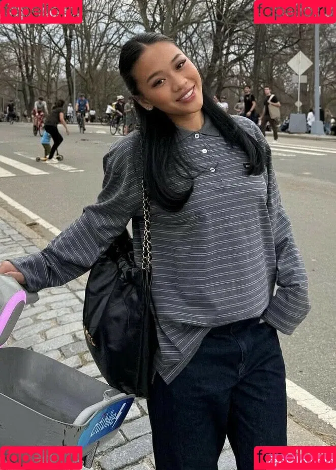 Suni Lee / sunisalee / u144353206 Onlyfans Photo Gallery 