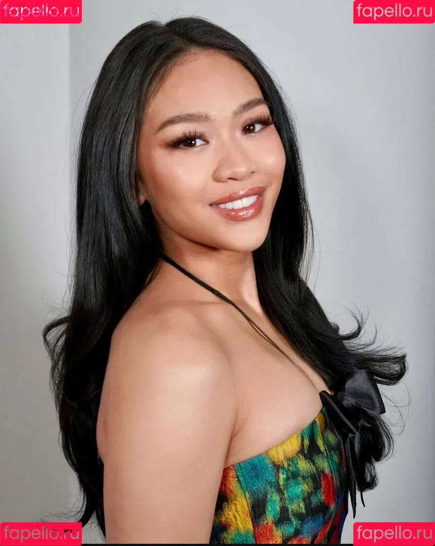 Suni Lee / sunisalee / u144353206 Onlyfans Photo Gallery 