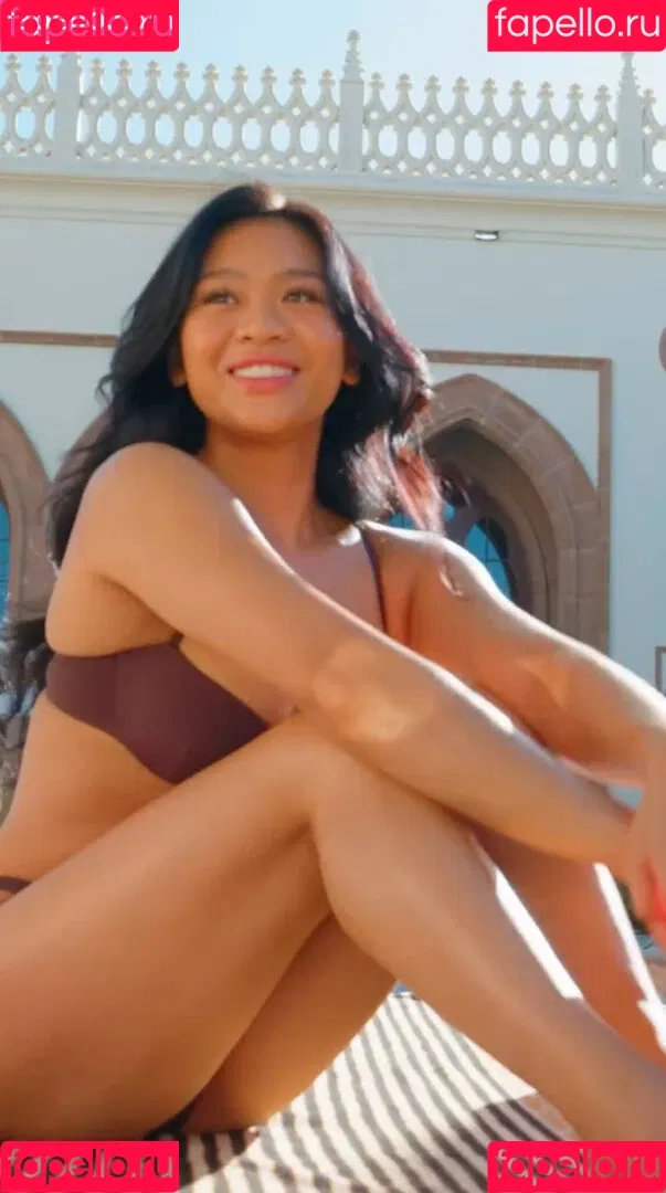 Suni Lee / sunisalee / u144353206 Onlyfans Photo Gallery 