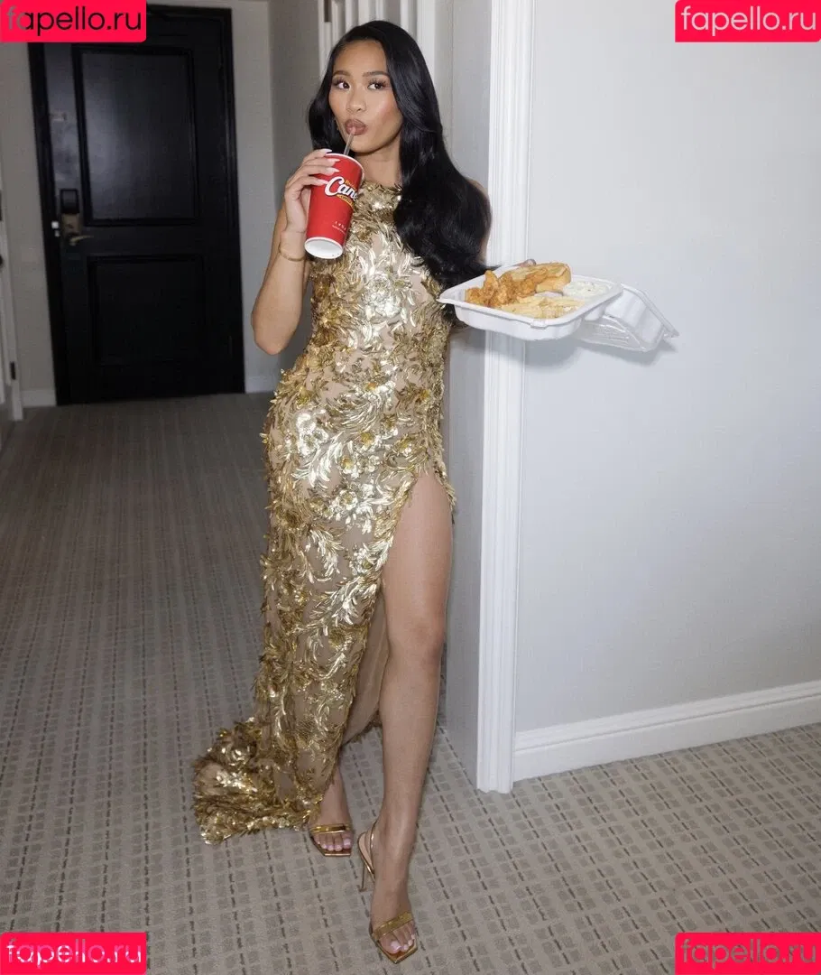 Suni Lee / sunisalee / u144353206 Onlyfans Photo Gallery 