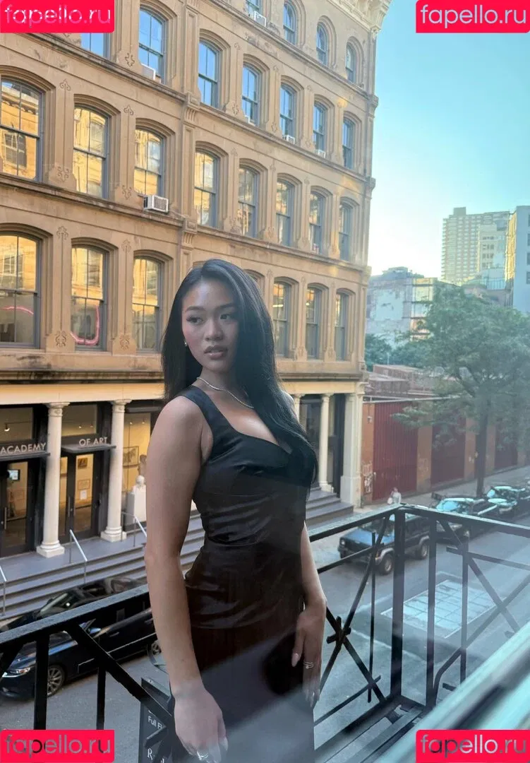 Suni Lee / sunisalee / u144353206 Onlyfans Photo Gallery 
