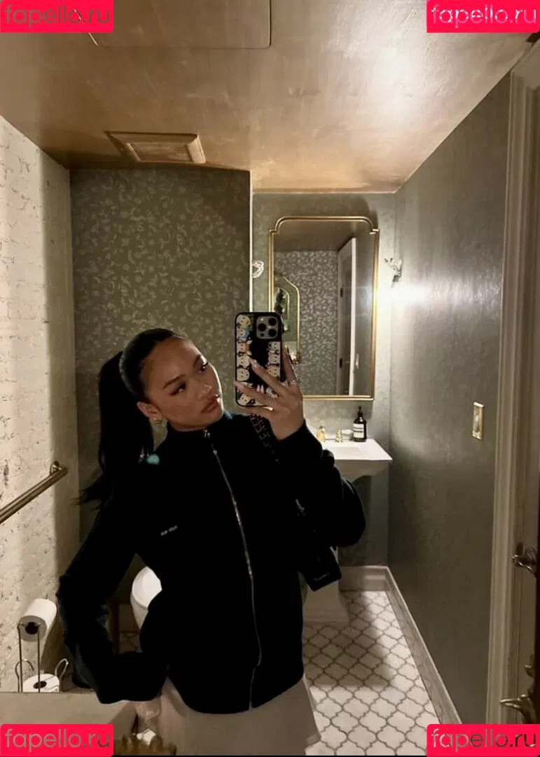 Suni Lee / sunisalee / u144353206 Onlyfans Photo Gallery 