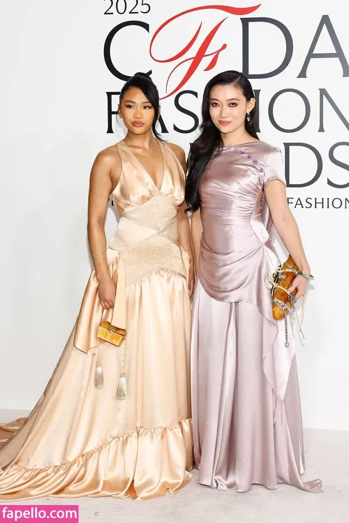 Suni Lee / sunisalee / u144353206 Onlyfans Photo Gallery 