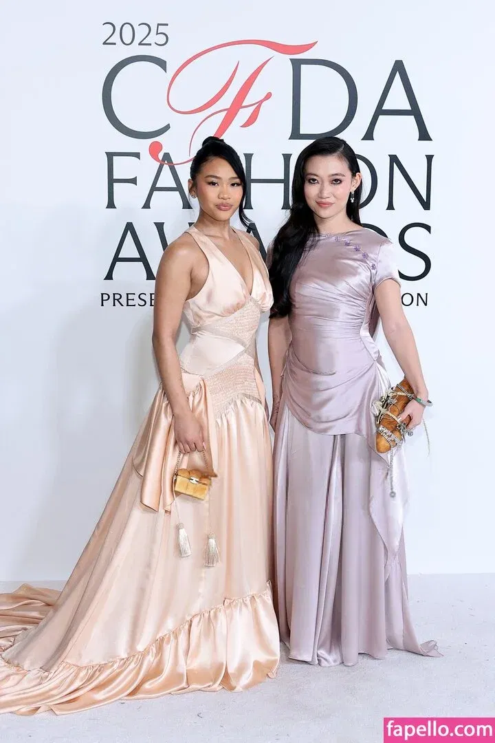 Suni Lee / sunisalee / u144353206 Onlyfans Photo Gallery 