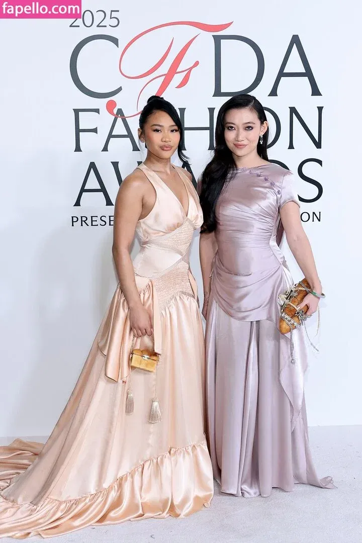 Suni Lee / sunisalee / u144353206 Onlyfans Photo Gallery 