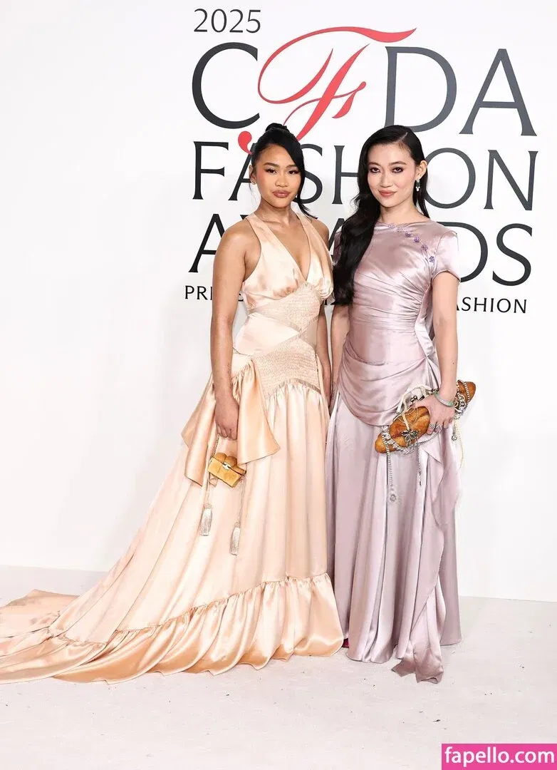 Suni Lee / sunisalee / u144353206 Onlyfans Photo Gallery 