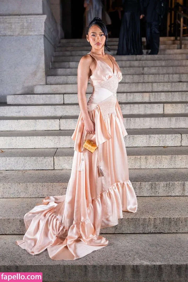 Suni Lee / sunisalee / u144353206 Onlyfans Photo Gallery 