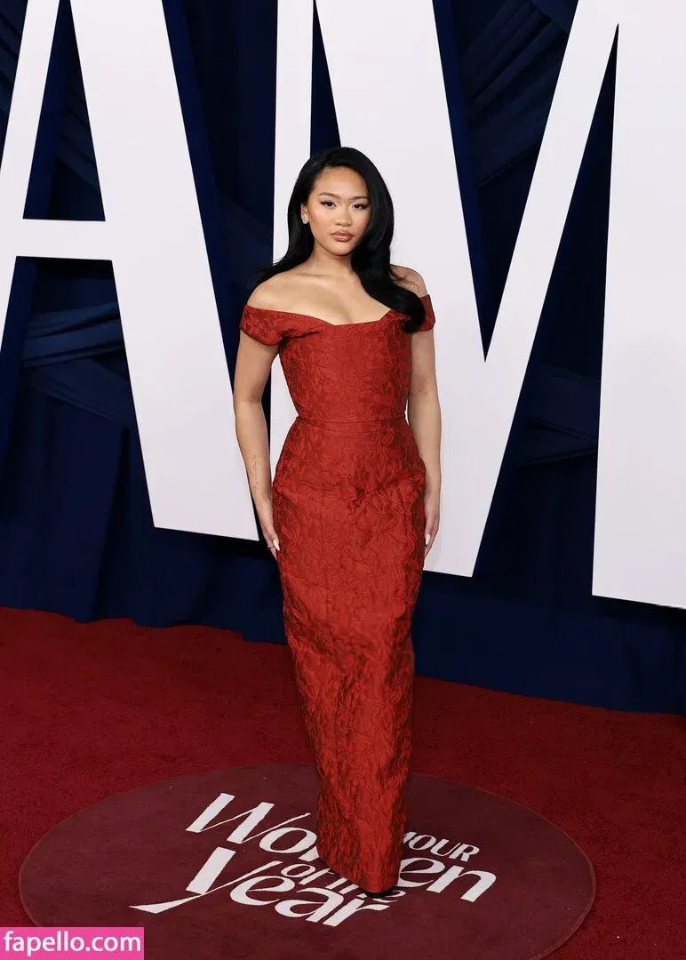 Suni Lee / sunisalee / u144353206 Onlyfans Photo Gallery 