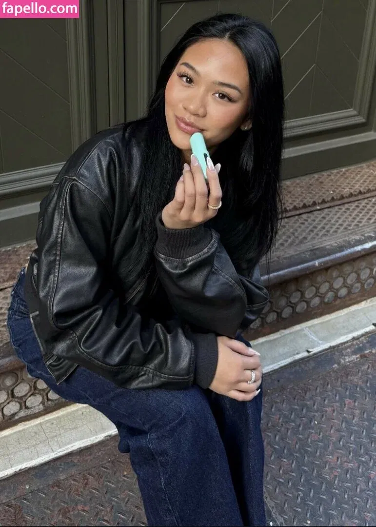 Suni Lee / sunisalee / u144353206 Onlyfans Photo Gallery 