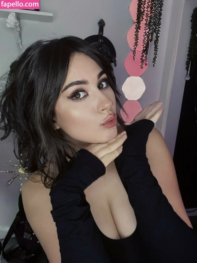 Palmbee / juju_666_ / palmbaee / palmbeee Onlyfans Photo Gallery 