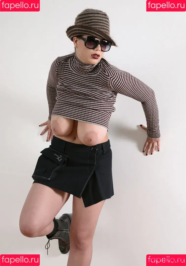 Terry Nova / terrynovaa Onlyfans Photo Gallery 
