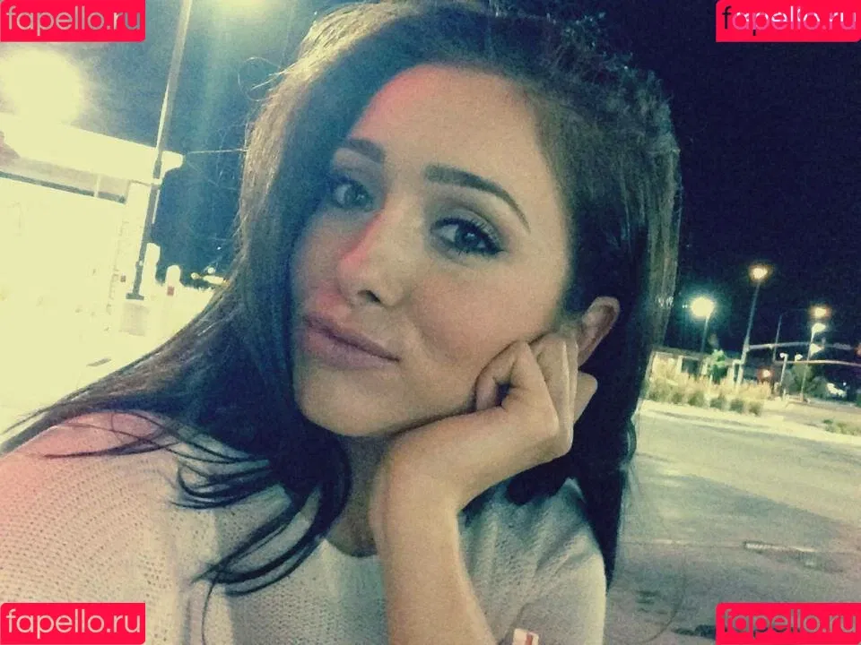 Victoria Moore / lovefromvick / officialvictoriamoore Onlyfans Photo Gallery 