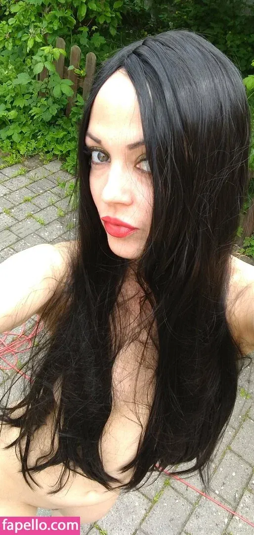 kittytenebris / kittytenebris_entmt Onlyfans Photo Gallery 