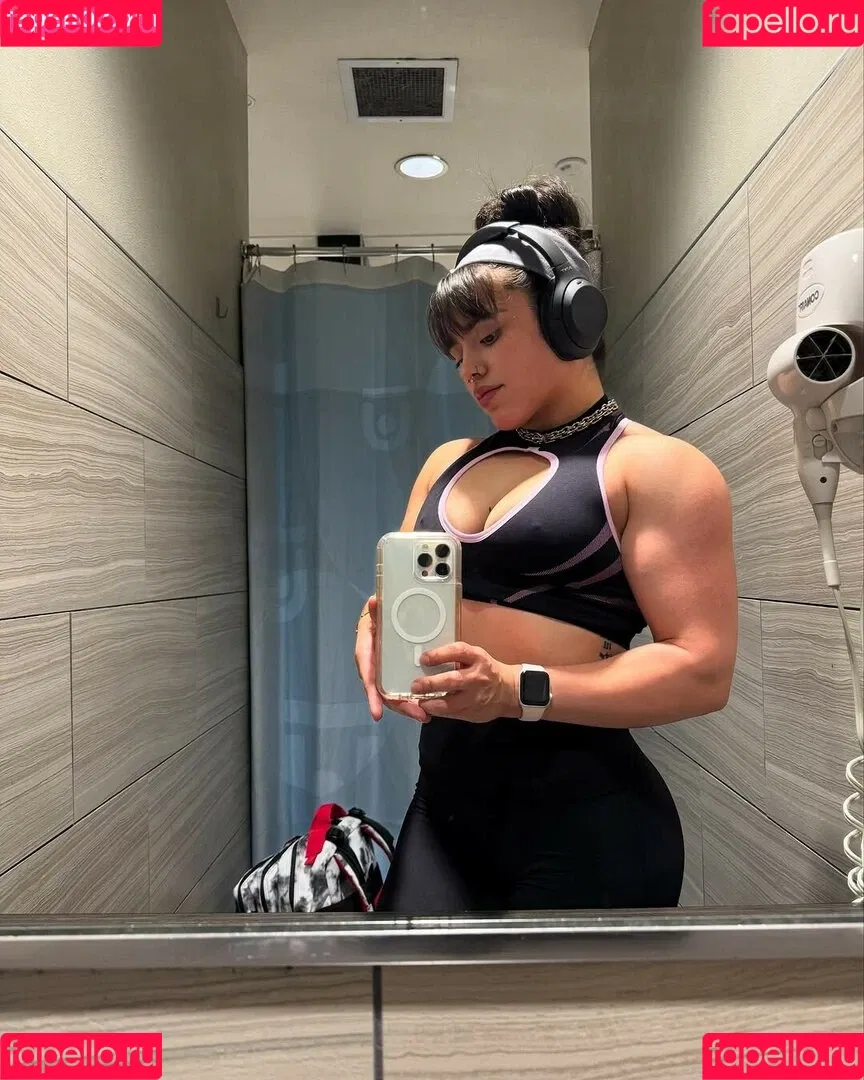 corona.michelle.llamas / michellellamascorona / michllamascorona Onlyfans Photo Gallery 