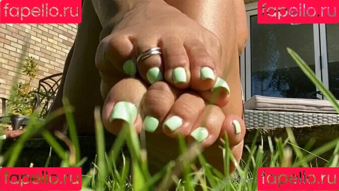 feetworthfollowing / michelle.feetworthfollowing Onlyfans Photo Gallery 