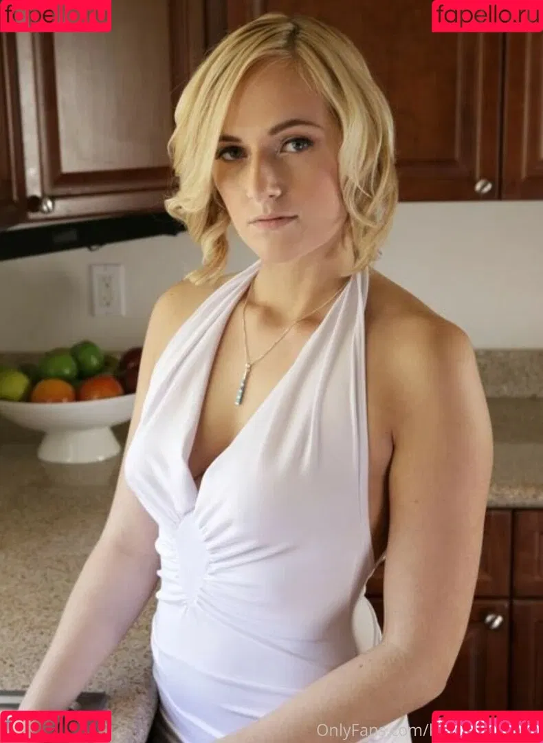 Kate England / kate_england21 / kateengland21 Onlyfans Photo Gallery 