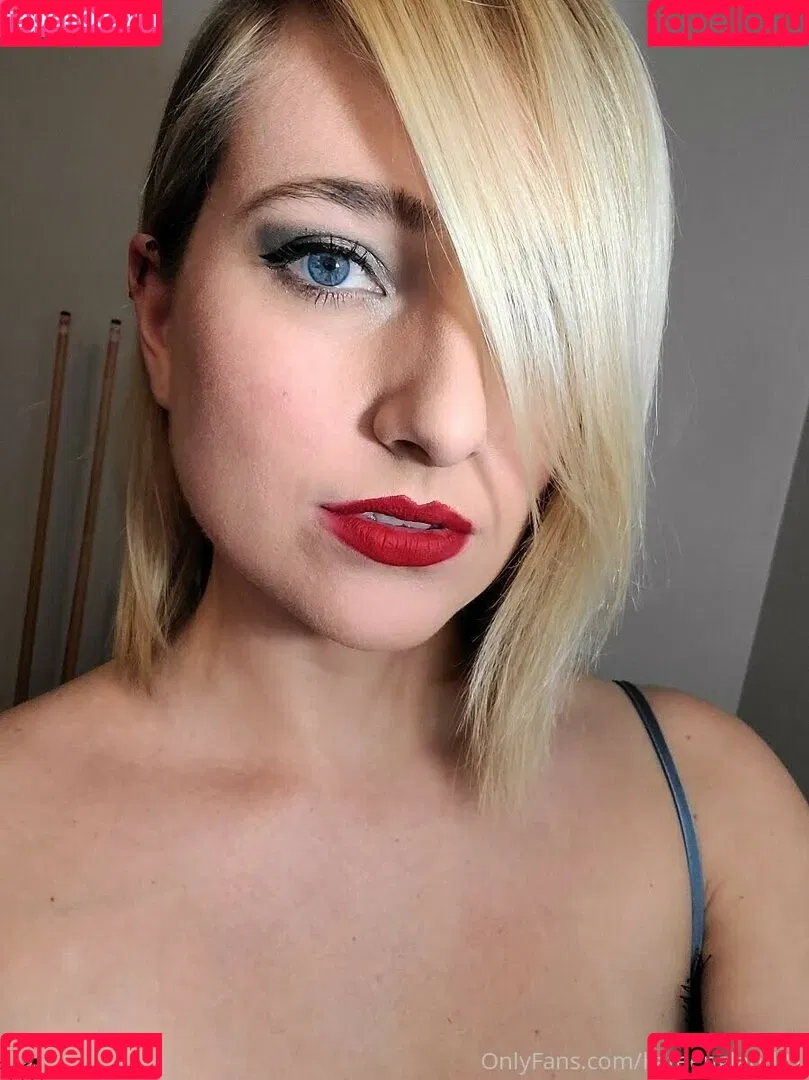 Kate England / kate_england21 / kateengland21 Onlyfans Photo Gallery 