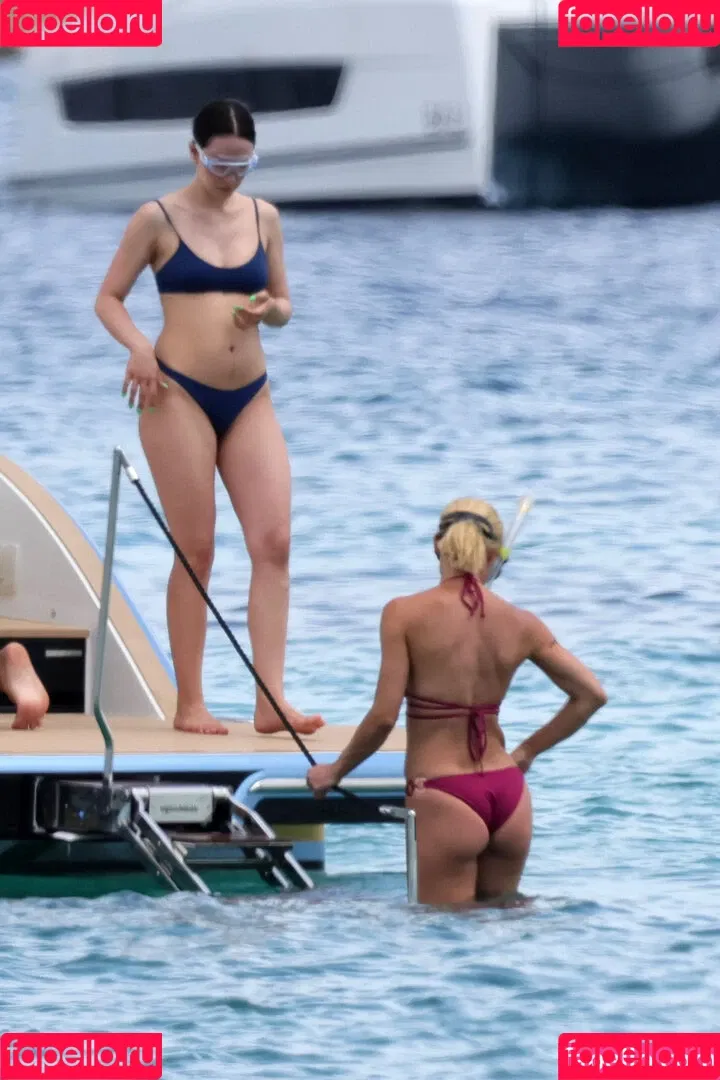 Michelle Hunziker / m_hunziker / therealhunzigram Onlyfans Photo Gallery 