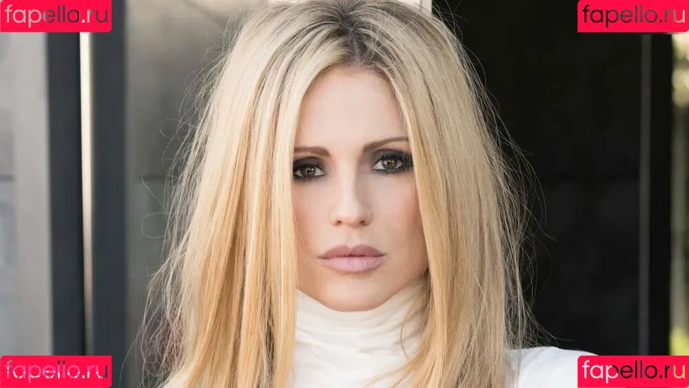 Michelle Hunziker / m_hunziker / therealhunzigram Onlyfans Photo Gallery 