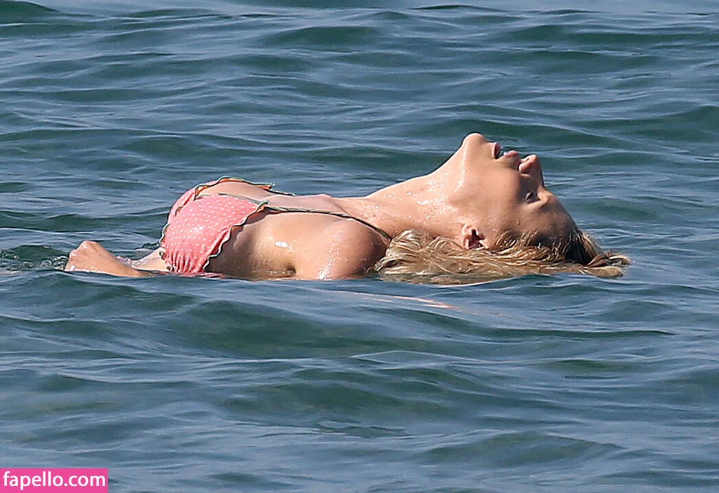 Michelle Hunziker / m_hunziker / therealhunzigram Onlyfans Photo Gallery 