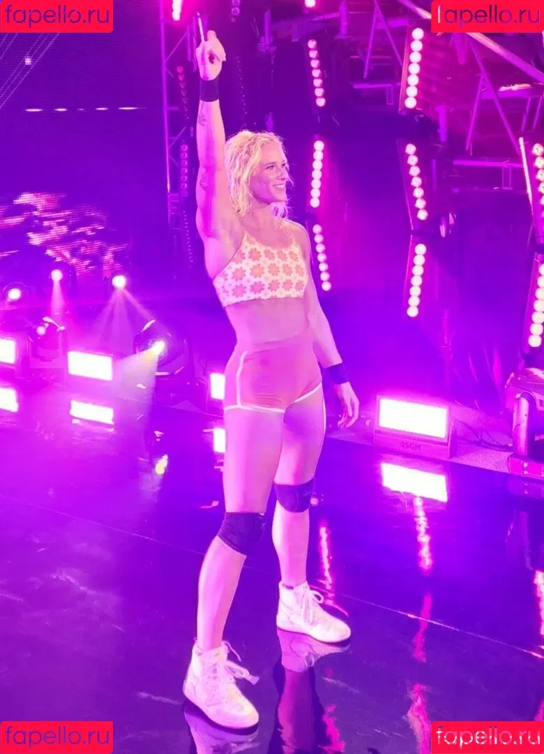 Sol Ruca / solrucawwe / solrvca Onlyfans Photo Gallery 