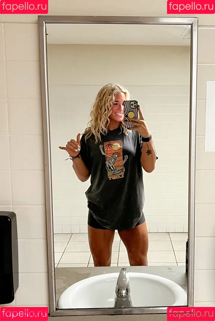 Sol Ruca / solrucawwe / solrvca Onlyfans Photo Gallery 